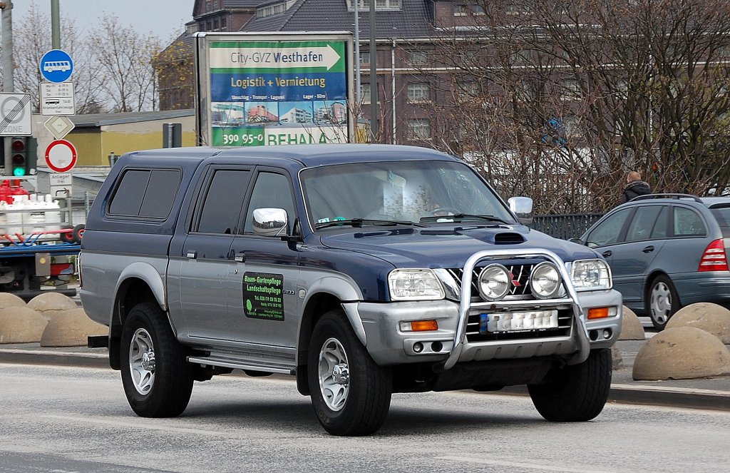 Interessante Mitsubishi L200 Pickup-Version als Firmenwagen genutzt, 18.04.12 Berlin-Beusselbr�cke. 