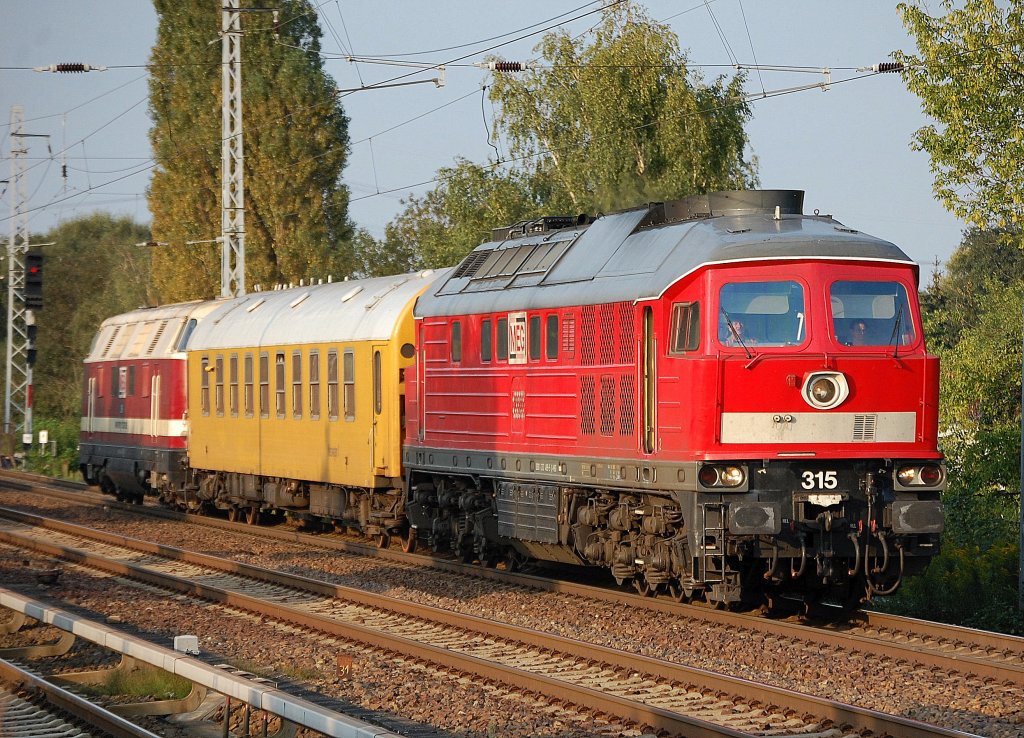 Interessanter Messzug gezogen von MEG 315 (92 80 1232 489-5 D-MEG) dazwischen Messwagen 1 und f�r den Wendeverkehr am Ende MEG 206 am 24.08.11 Berlin-Karow.