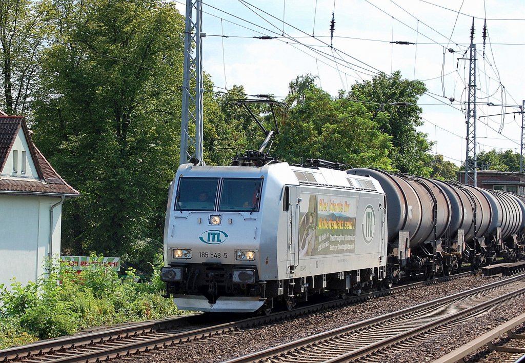 ITL 101 548-5 mit  Jobangebot Triebfahreugf�hrer bei ITL werden  an den Flanken mit Kesselwagenzug Richtung Bernau, 25.07.13 Berlin-Karow.