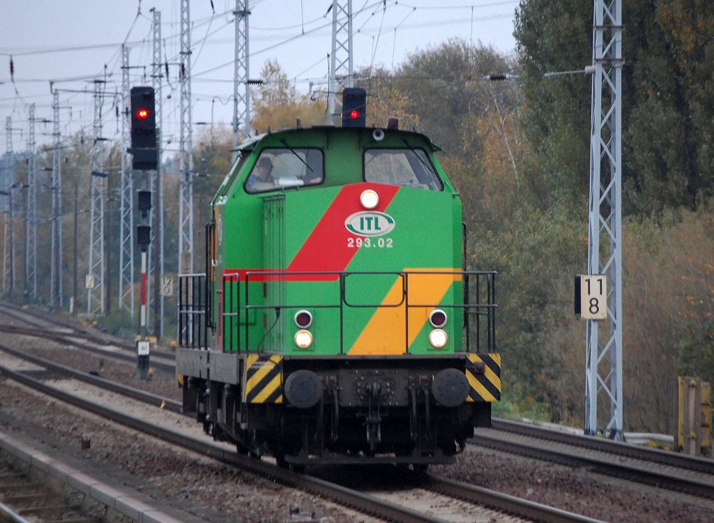 ITL 293.02 (92 1293 513-8 D-ITL, Bombardierumbau 2002, Spenderlok unbekannt) am 20.10.09 Berlin-Karow.