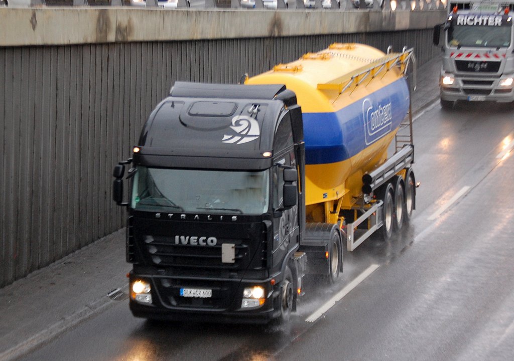 IVECO STRALIS 450 mit Siloauflieger der Fa. Contex, 24.01.11 Berliner Stadtautobahn H�he Knobelsdorffstr. 