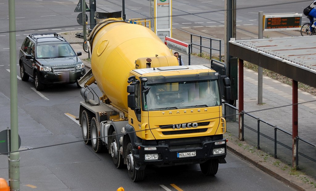 IVECO TRAKKER 410 Betonmischer am 13.06.12 Berlin Greifswalder Str.