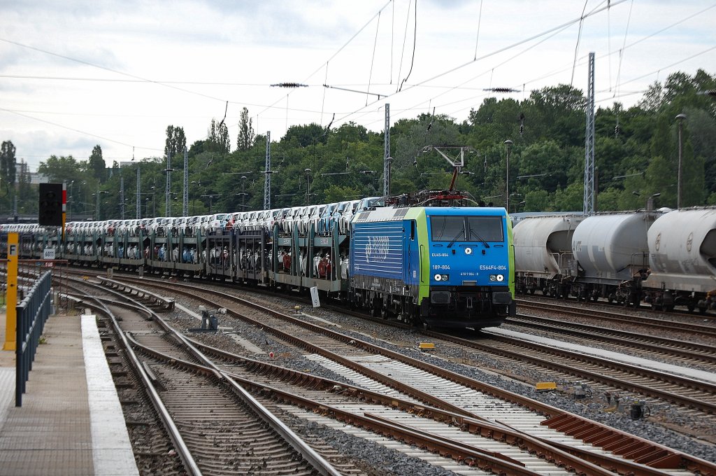 Jetzt endlich in den PKP Cargo-Farben, ES64F4-804/EU45-804 (91 80 6189 804-8 D-DISPO, Siemens Bj.2011) am 04.06.12 mit Ganzzug PKW-Transportwageneinheiten mit fabrikneuen Fiat Berlin Greifswalder Str. 