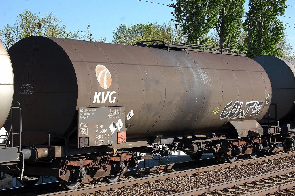 Kesselwagen vom Einsteller GATX Germany mit der Nr. 33 RIV 80 D-GATXD 788 5 019-9 Zaes, 15.05.13 Berlin-Karow.