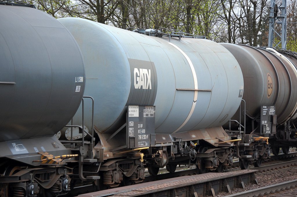 Kesselwagen vom Einsteller GATX Rail Germany GmbH eingestellt mit der Nr. 33 RIV 80 D-GATXD 796 6 593-5(P) Zas Bf. Altenburg, 07.04.11 Berlin-Karow.