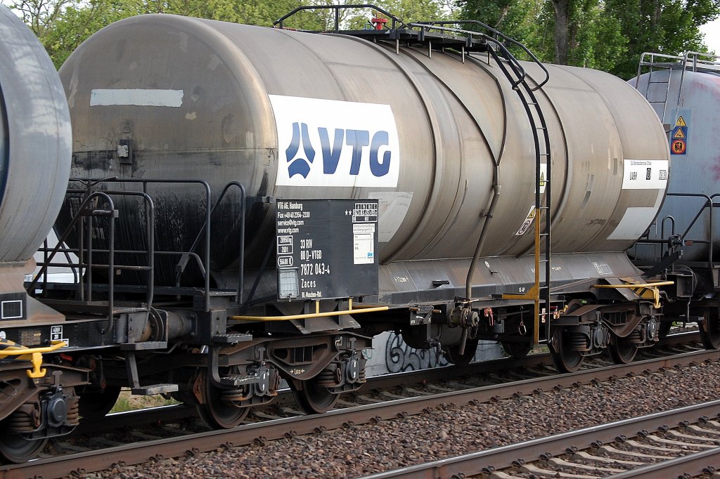 Kesselwagen vom Einsteller VTG in Hamburg mit der Nr. 33 RIV 80 D-VTGD 7872 043-4 Zaces Bf.: Maschen Rbf. vermietet an skw Piesteritz, 23.05.13 Berlin-Karow. 