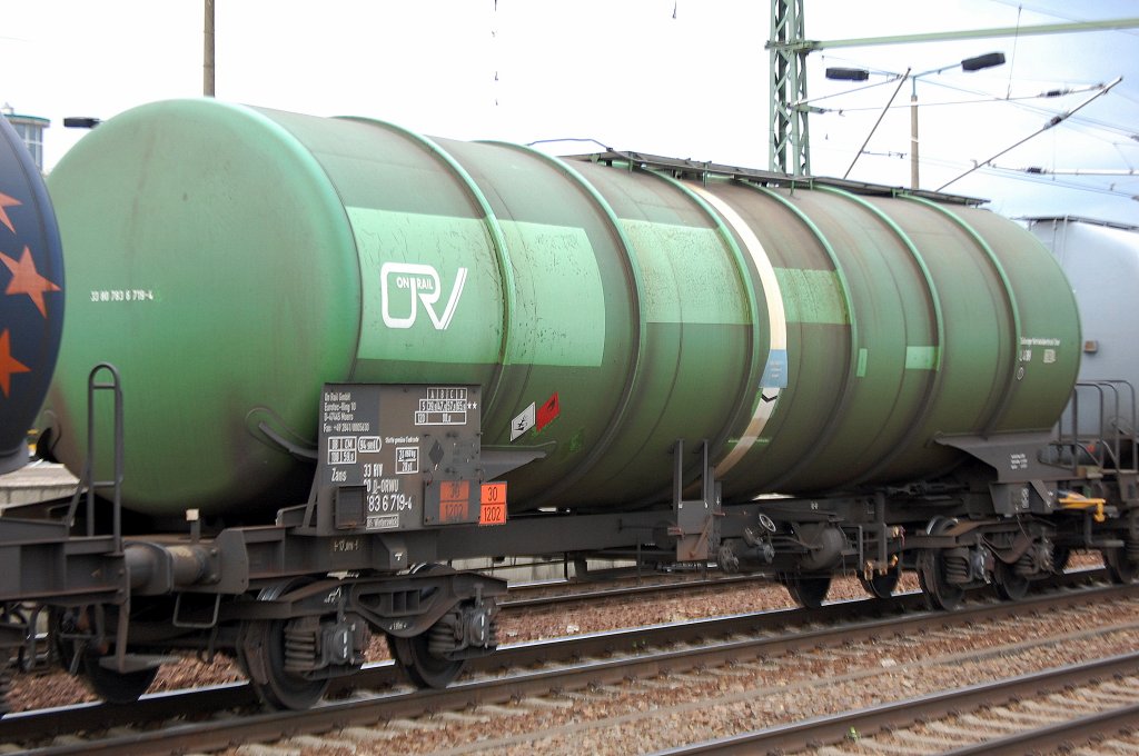 Kesselwagen der On Rail GmbH eingestellt mit der Nr. 33 RIV 80 D-ORWU 783 6 719-4 Zans Bf: Winterswick, 11.04.12 Bhf. Flughafen Berlin-Sch�nefeld.