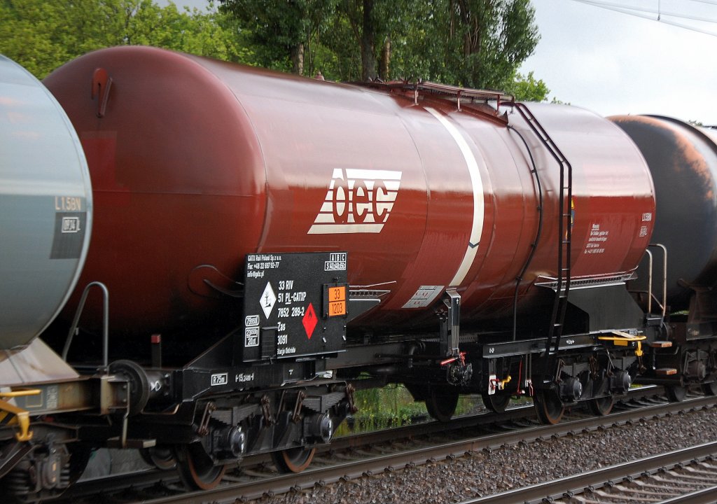 Kesselwagen vom Wageneinsteller GATX Polen mit der Nr. 33 RIV 51 PL-GATXP 7852 289-2 Zas f�r Benzintransporte, 13.07.12 Berlin-Karow.