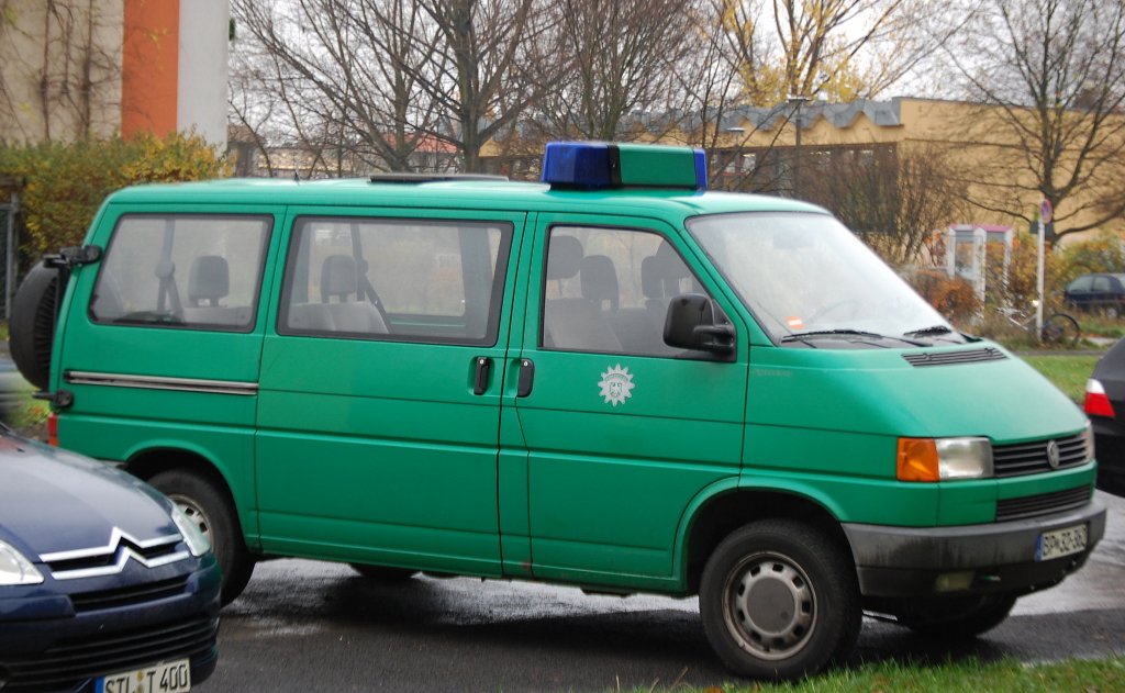 Klassischer VW Transporter T4 der Bundespolizei, 15.11.08 Berlin-Pankow.