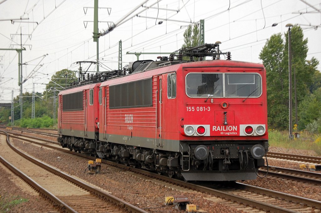 Kleiner Lokzug gezogen von 155 270-2 und hintendran 155 081-3, 17.08.11 Bhf. Flughafen Berlin-Sch�nefeld.