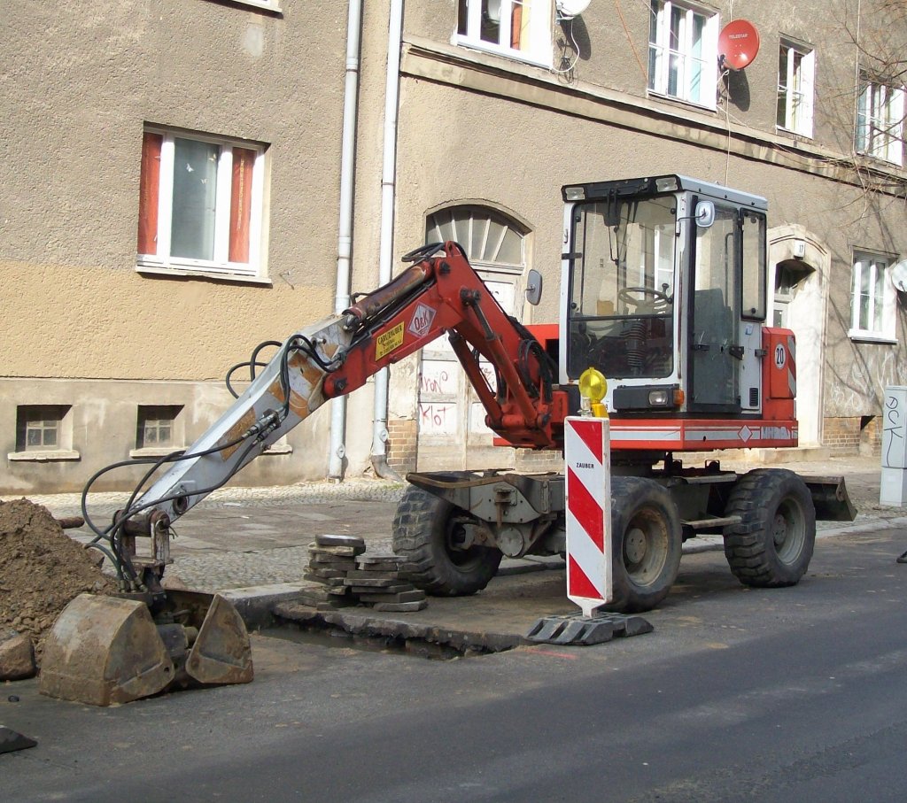 Kleiner Mobilbagger von O&K MH 2.5, Berlin-Pankow 14.03.09