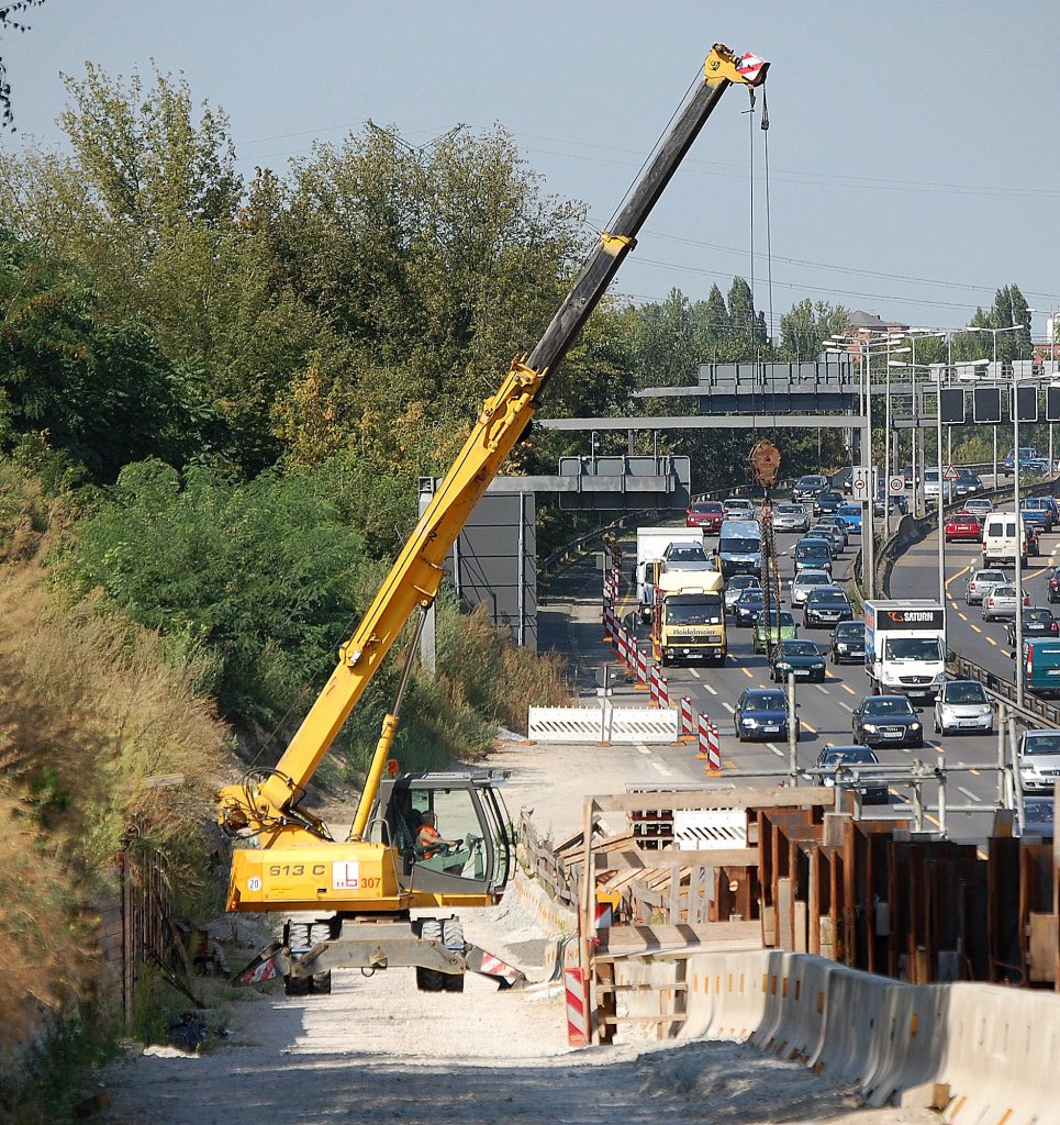 Kleiner Mobilkran mit Teleskopausleger vom Hersteller SENNEBOGEN Typ 613 C der Baufirma MAX B�GL am 19.08.09 auf der Baustelle rund um den Neubau der Spandauer Damm Br�cke in Berlin.