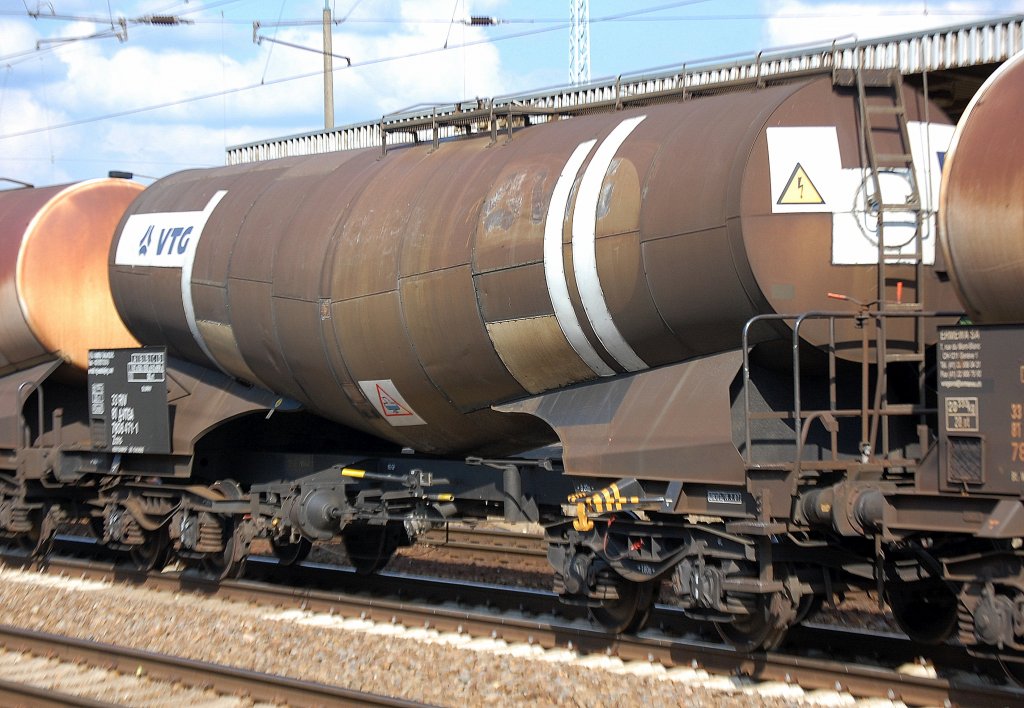 Knickkesselwagen vom Einsteller VTG Austria mit der Nr. 33 RIV 81 A-VTGA 7836 471-1 Zans HEIMATBAHNHOF: LINZ-STAHLWERKE Ladegut. SLURRY, 04.07.12 Bhf. Flughafen Berlin-Sch�nefeld.