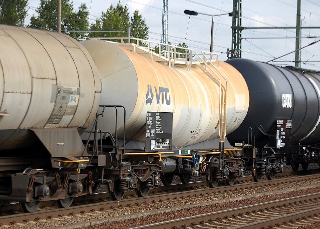 Knickkesselwagen vom Einsteller VTG in Hamburg f�r Kreideschlammtransporte eingestellt mit der Nr. 31 RIV 80 D-VTGD 7836 942-8 Zans, 31.08.11 Bhf. Flughafen Berlin-Sch�nefeld.