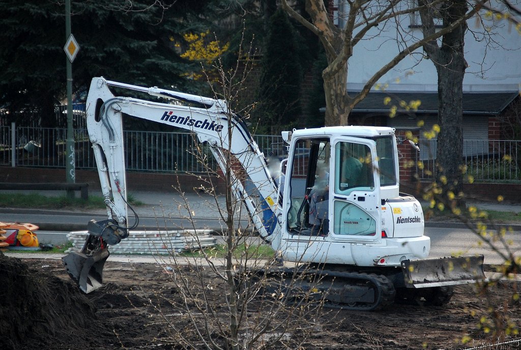 Kompakter Minbagger Typ+Hersteller? der fa. hentschke, 26.04.13 Berlin-Karow.