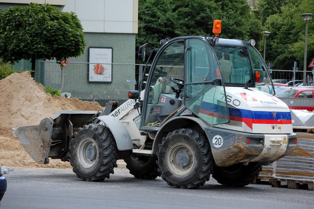kramerALLRAD 750 der baufirma EUROVIA am 08.07.08 Berlin-Moabit. 