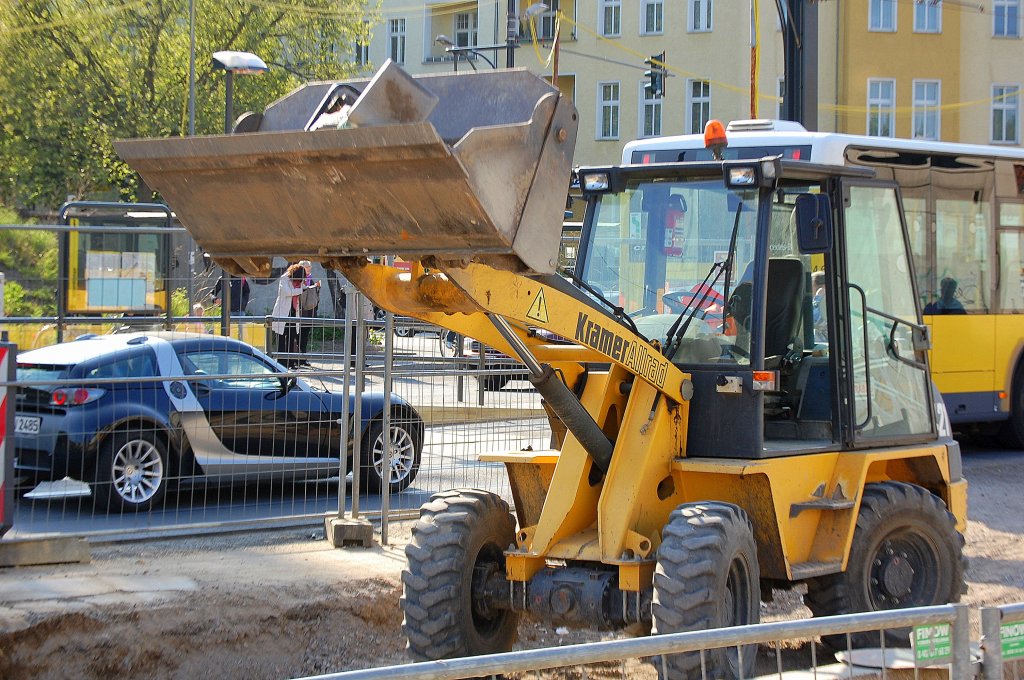 KramerAllrad Radlader (421) Typ? der Fa. STRABAG, 05.05.11 Berlin-Pankow.