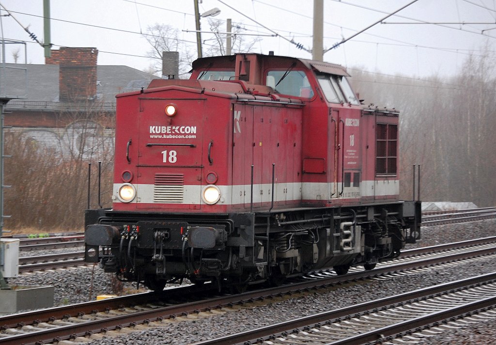 KUBE CON Logistics Lok 18 (98 80 3202 787-8 D-ENRA, LEW Bj.1975) Richtung Karower Kreuz, 26.01.11 Berlin-Blankenburg.