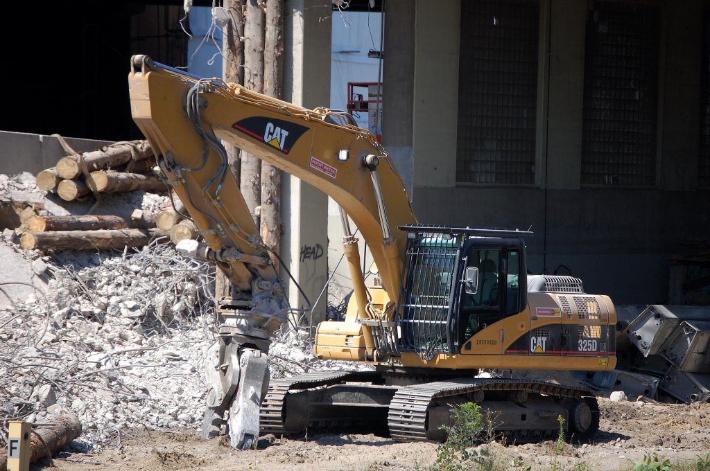 Leasingbagger CAT 325D LN, 27.07.08 Gro�baustelle Neubau Spandauer Damm Br�cke Berlin.