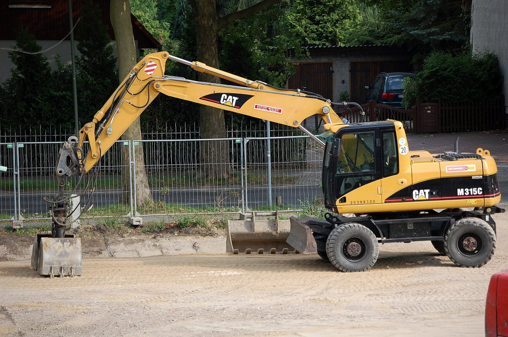 Leasingbagger CAT M315C, 12.08.09 Berlin-Karow. 