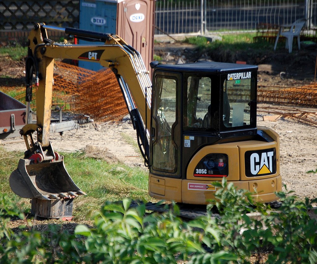 Leasingbagger, ein CAT 305C CR Minibagger am 08.09.09 Berlin. 