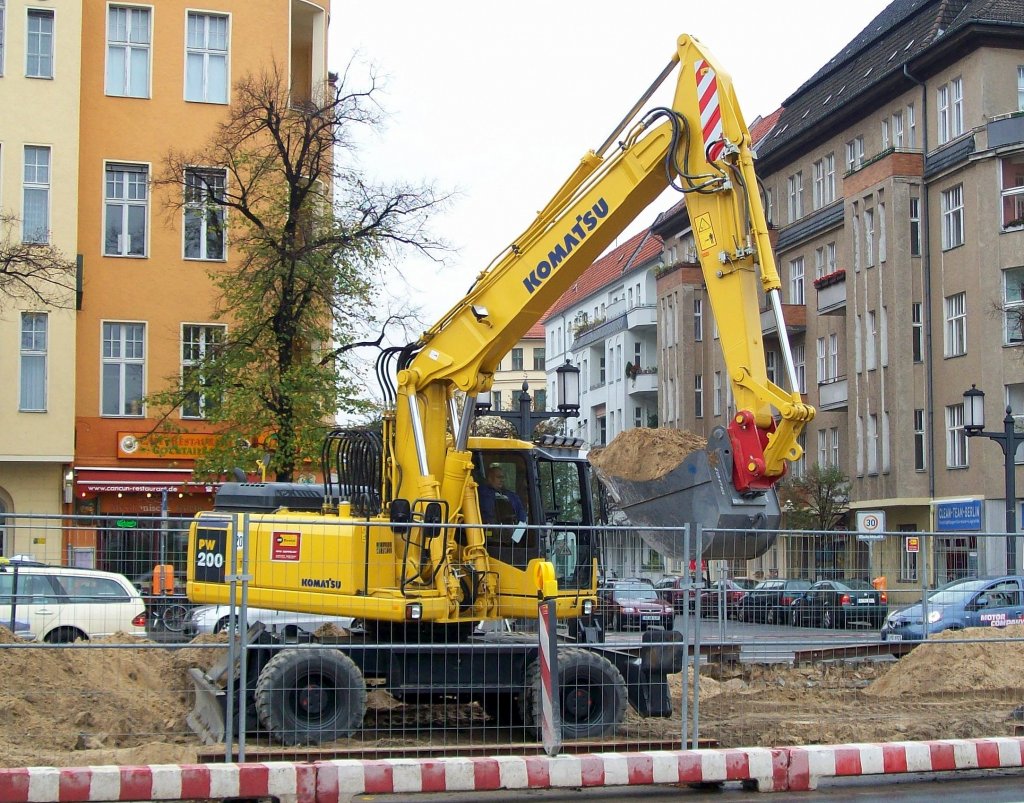 Leasingbagger KOMATSU PW200, 22.10.08 Berlin-Kaiserdamm.