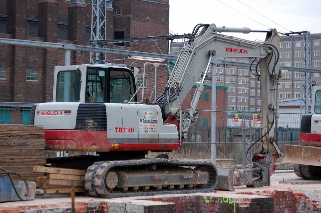 Leasingbaumaschine, Mini-Kompaktbagger TAKEUCHI TB1140 der Fa.Schmidt-Elsner bei weiteren Abri�arbeiten Gro�baustelle Berlin-Ostkreuz, 16.02.11
