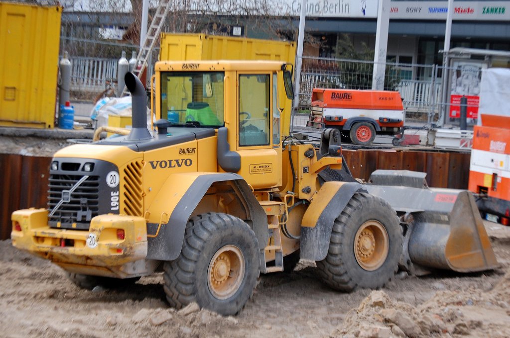 Leasingradlader VOLVO L90E am 14.02.09 Berlin-Alexanderplatz.