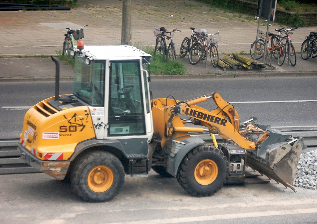 LIEBHERR 507 Stereo Radlader der Baufirma STRABAG, 19.05.11 Berlin-Adlershof.