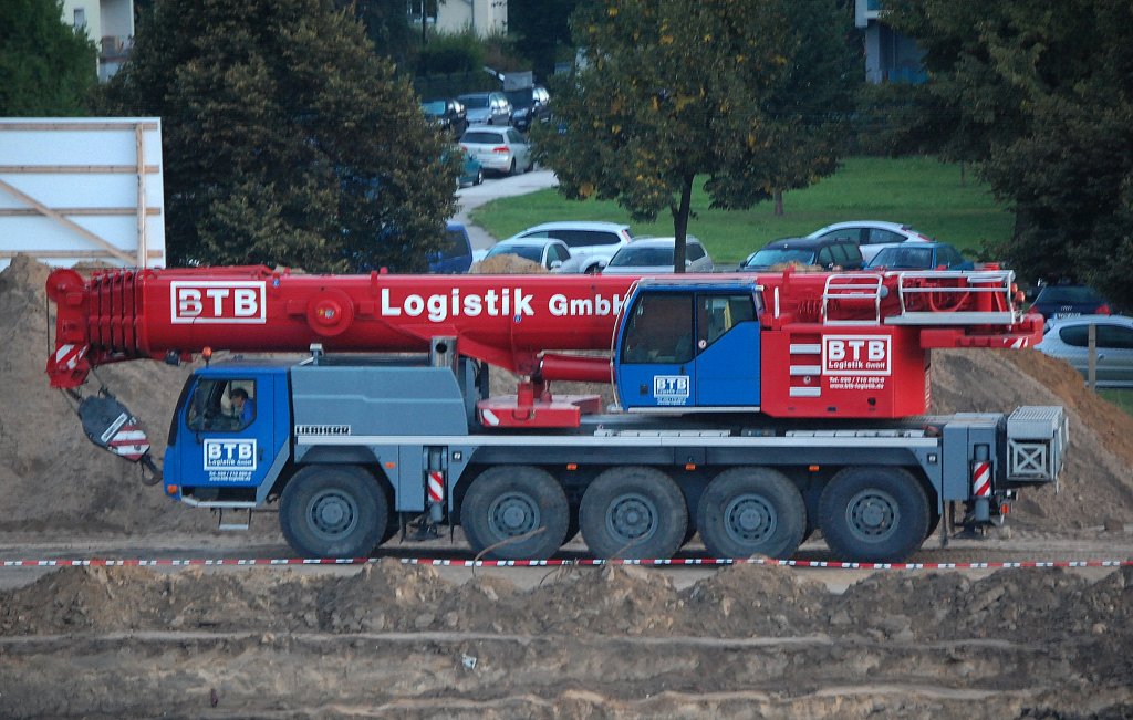 LIEBHERR F�nfachs LTM ? Fahrezeugkran von BTB am 13.09.12 Berlin-Pankow. 