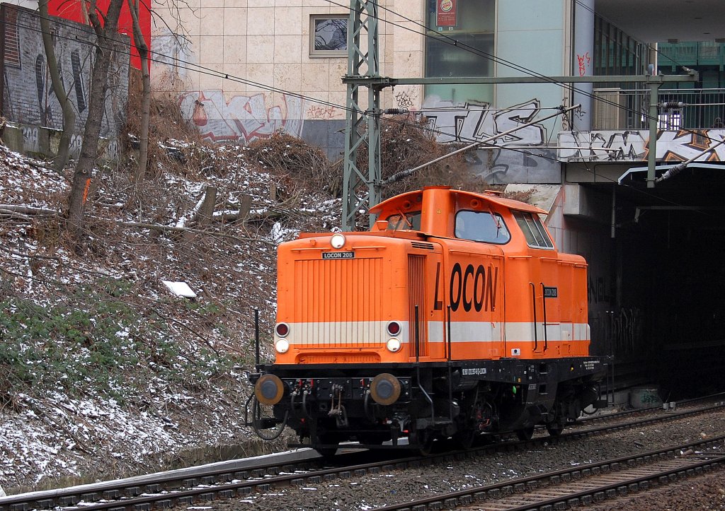 LOCON 208 (92 80 1212 357-8 D-LOCON) Richtung Berlin-Lichtenberg, 22.02.13 Stra�enunterf�hrung Berlin Sch�nhauser Allee. 