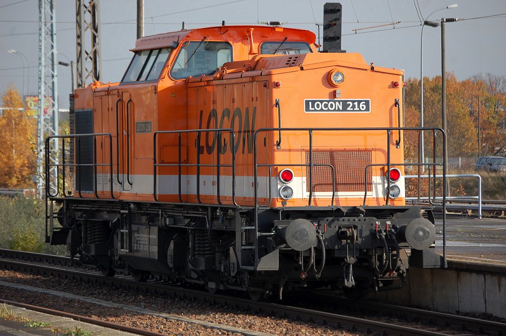 LOCON 216 (92 80 1203 142-5 D-LOCON, Bj.1975), 14.11.09 Bhf. Flughafen Berlin-Sch�nefeld.