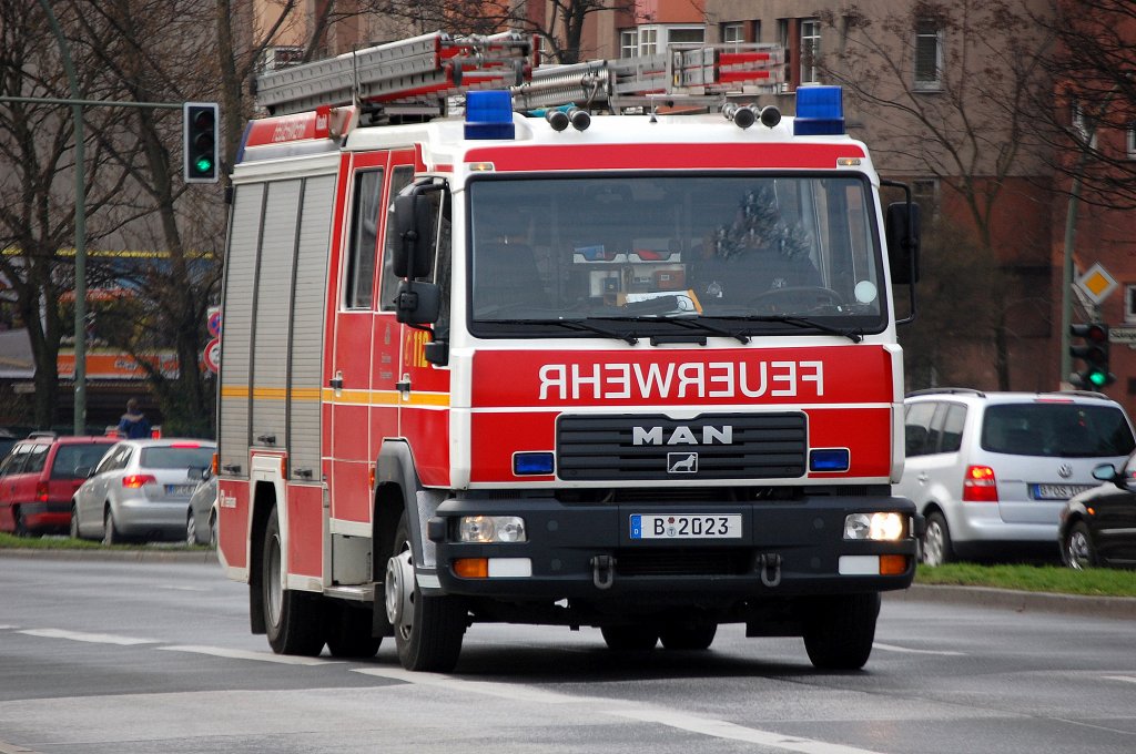 L�sch- u Hilfeleistungsfahrzeug LHF 16/12 City der Berliner Feuerwehr, 06.04.10 berlin-Pankow.