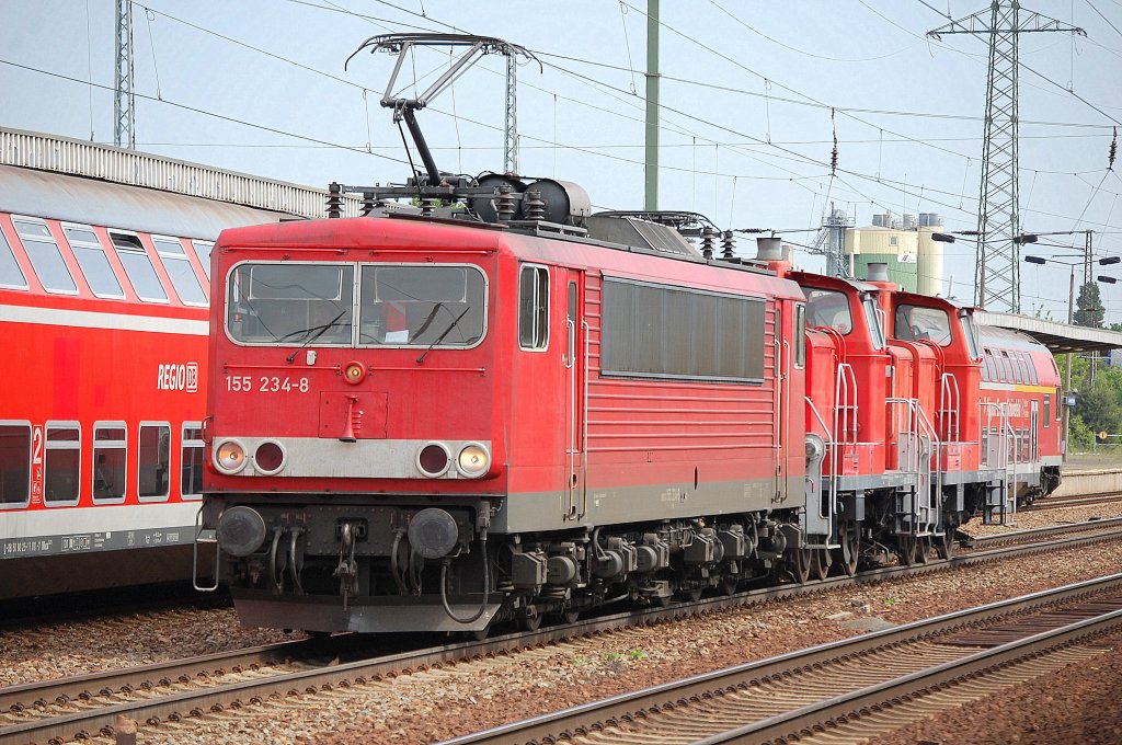 Lokzug mit 155 234-8 und 362 941-7 + 362 863-3 am Haken, 19.05.11 Bhf. Flughafen Berlin-Sch�nefeld.