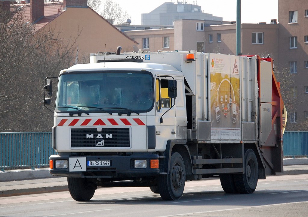 MAN 18.232 M�llentsorgungsfahrzeug der Fa. ARS Abfallrecycling Systeme GmbH aus Berlin, 17.04.13 Berlin-Putlitzbr�cke.