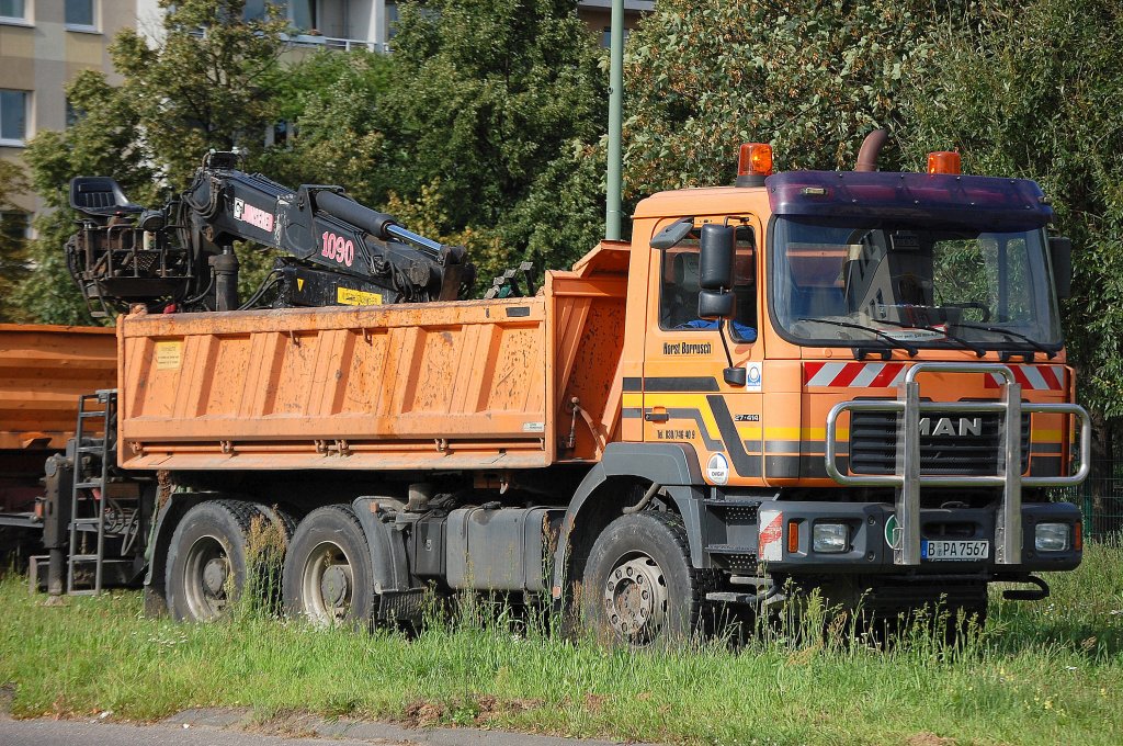 MAN 27.414 Kipper von Horst Borrusch mit H�nger, 09.08.11 Berlin-Pankow. 