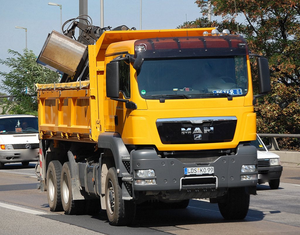 MAN Baukipper mit Hydraulikgreifarm, 31.08.09 Berliner Stadtautobahn H�he Spandauer Damm.