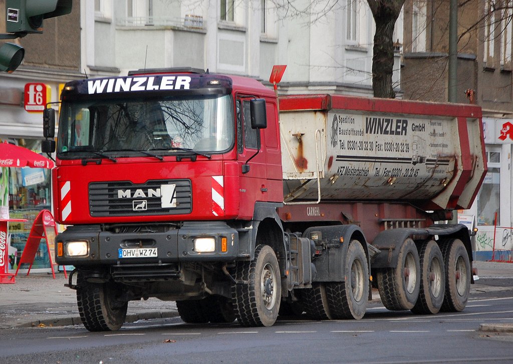 MAN FE 410A Sattelkipper der Fa. WINZLER, 27.01.11 Berlin-Pankow.