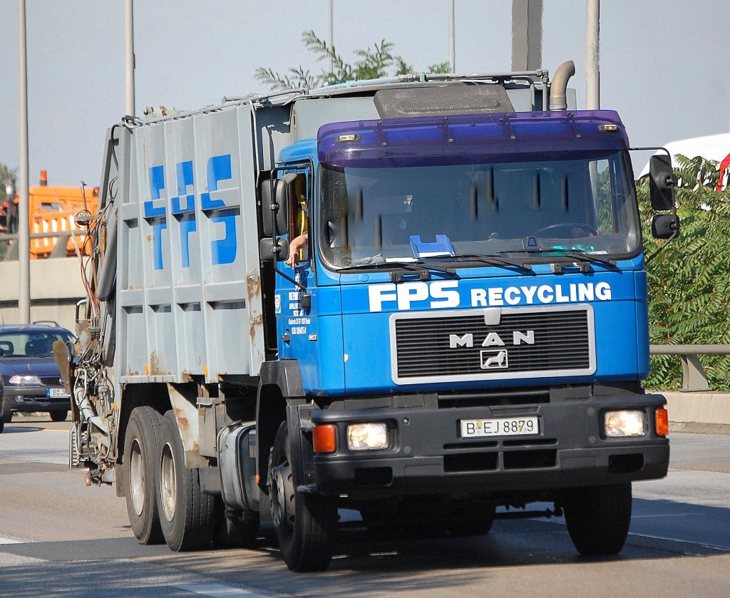 MAN M�llentsorgungsfahrzeuge der Fa. FPS Recycling aus Berlin, 09.09.09 Berliner Stadtautobahn H�he Spandauer Damm.