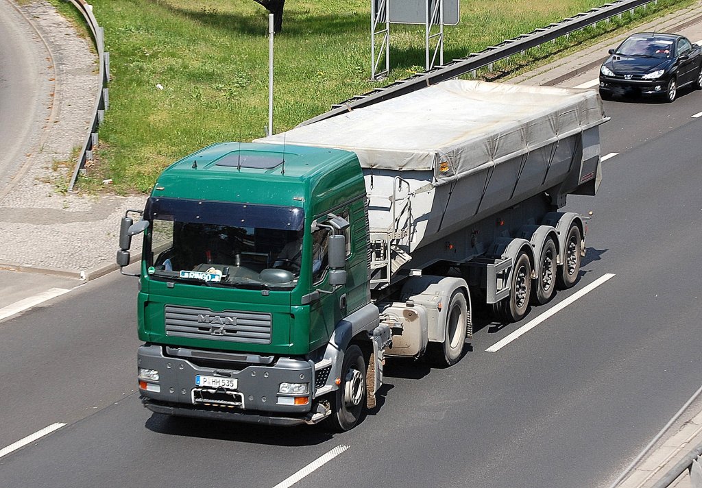 MAN Sattelkipper, 04.05.11 Berliner Stadtautobahn H�he ICC.