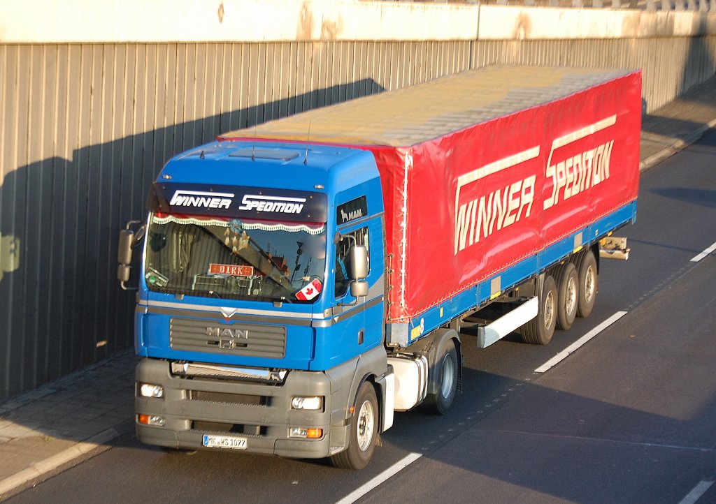 MAN Sattelzug der WINNER SPEDITION, 18.10.10 Berliner Stadtautobahn H�he Knobelsdorffstr.