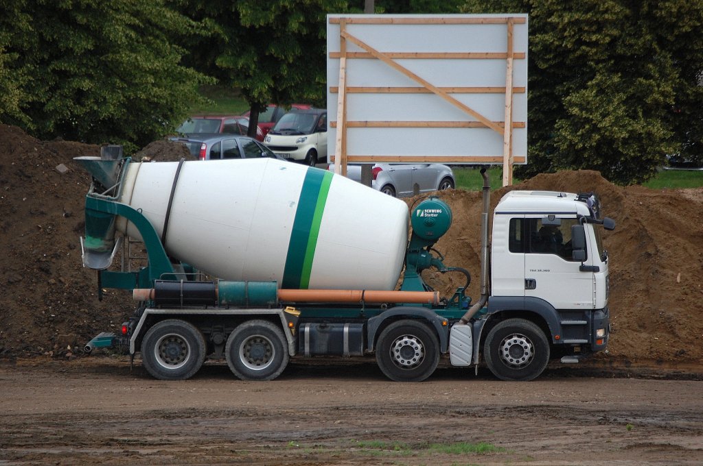 MAN TGA 32.360 Betonmischfahrzeug am 25.06.12 Berlin-Pankow