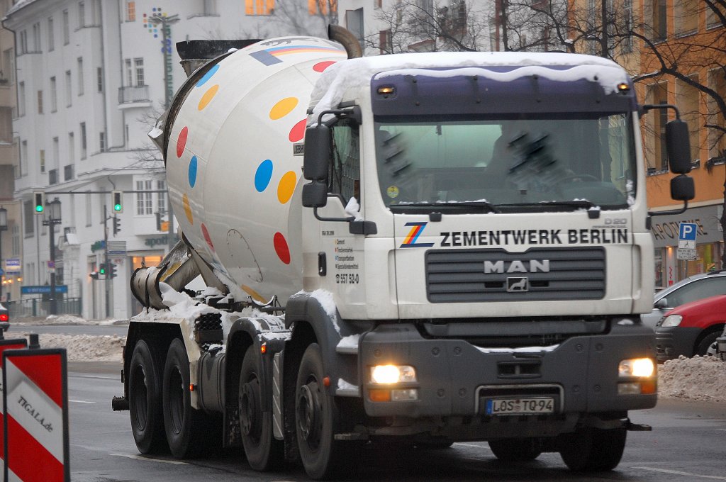 MAN TGA 35.390 Betonmischer der Fa. ZEMENTWERK BERLIN, 15.01.10 Berlin-Charlottenburg.