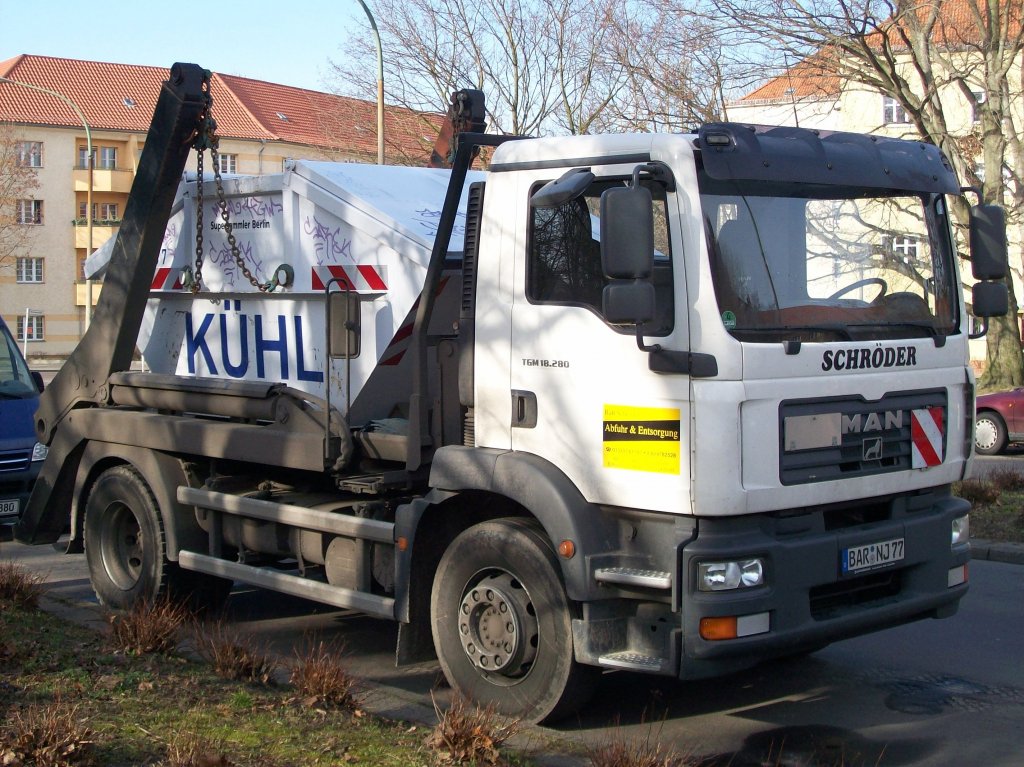MAN TGM 18.280 Absetzkipper der Entsorgungsfirma SCHR�DER aus Berlin, Winter 2008 Berlin-Pankow.
