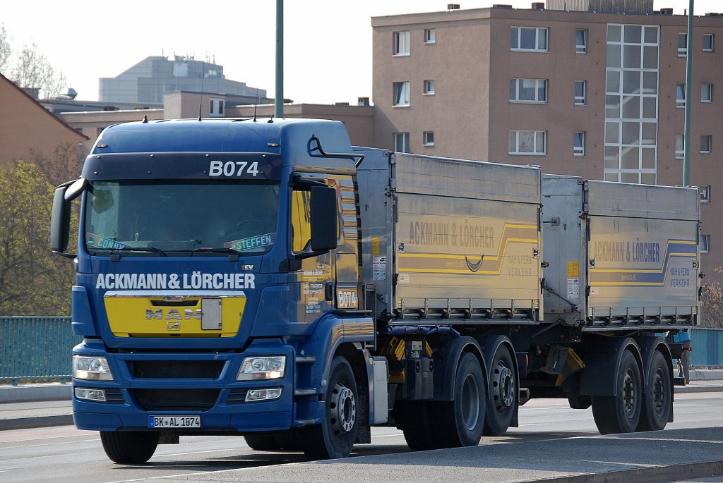 MAN TGS 25.440 H�ngerzug mit Sonderaufbau der Fa.ACKMANN&L�RSCHER, 22.04.13 Berlin-Putlitzbr�cke.  