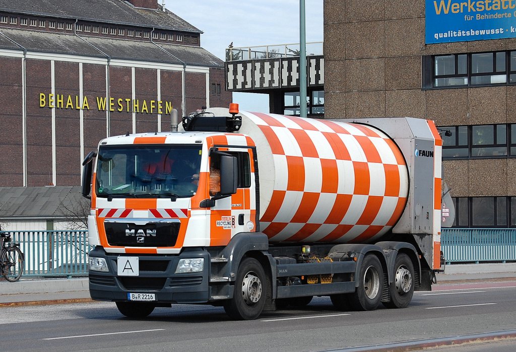 MAN TGS 26.320 M�llentsorgungsfahrzeug mit FAUN M�lltrommel der Fa. Berlin Recycling, 15.04.13 Berlin-Putlitzbr�cke.