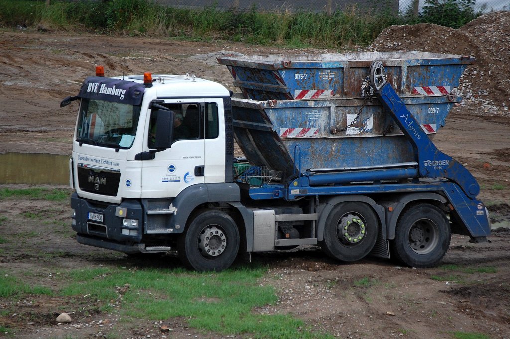 MAN TGS 26.360 Absetzkipper der Fa. BVE Hamburg, 25.06.12 Berlin-Pankow.