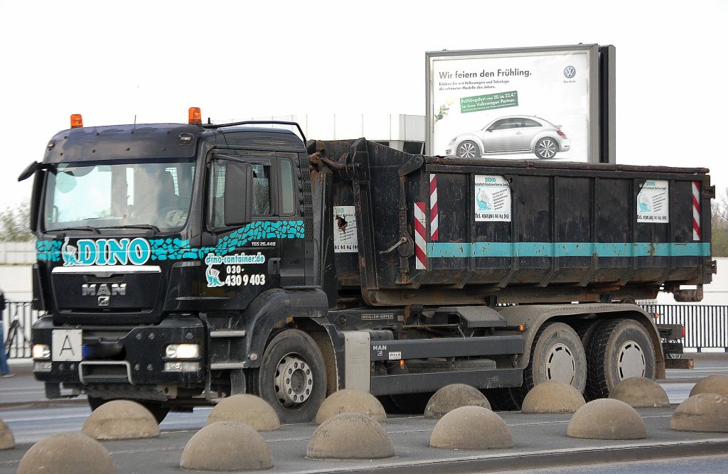 MAN TGS 26.440 Abrollkipper der Entsorgungfirma DINO aus Berlin, 20.04.12 Berlin Beusselbr�cke.