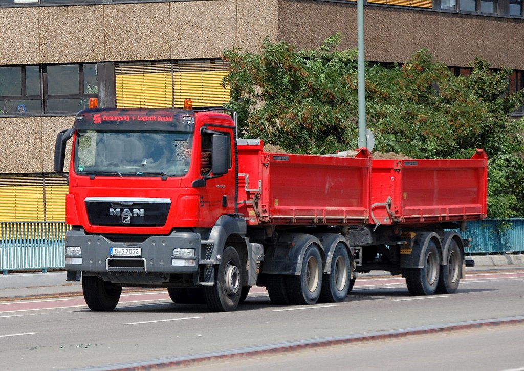 MAN TGS Baukipper + H�nger dr Fa. S Entsorgung + Logistik GmbH, 09.08.11 Berlin-Putlitzbr�cke. 