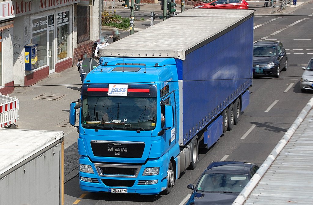 MAN TGS Zugmaschine mit Auflieger der Fa. jass Baubedarf, 23.04.12 Berlin Greifswalder Str.